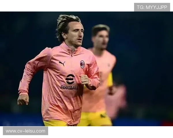 40岁莫德里奇代表AC米兰出战意甲，创法国非门将球员最年长欧战纪录